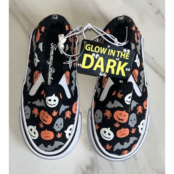 Tommy Bahama Toddler 5 Slip-On Shoes Pumpkins Bats Spooky CUTE Halloween GID‎ - Picture 4 of 10
